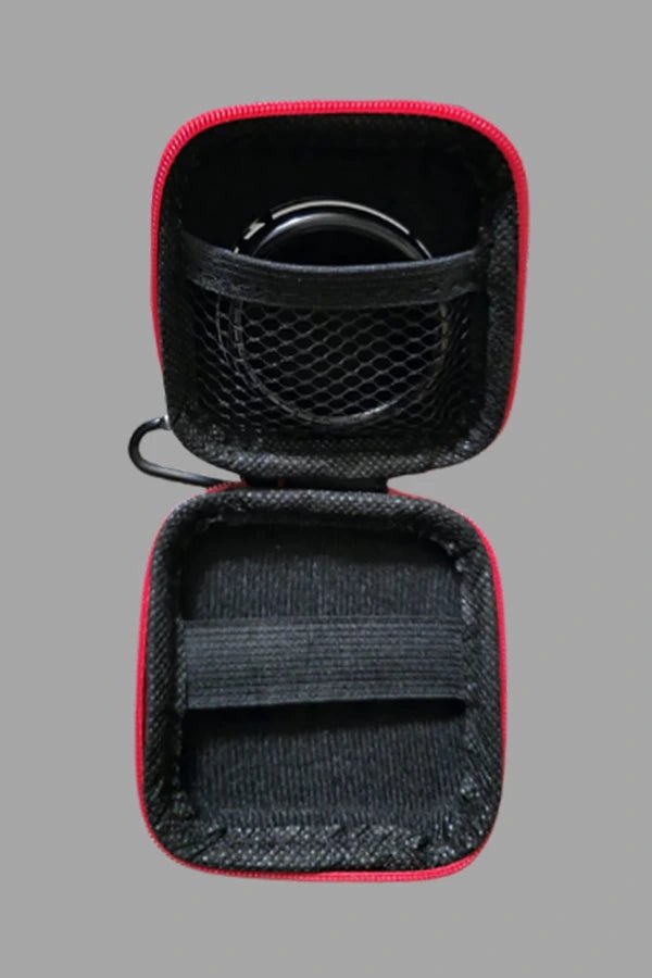 Maskulo Global (EU) Jax Wanderlust Mini Zip Case with Carabiner in black and red. Durable, portable accessory.