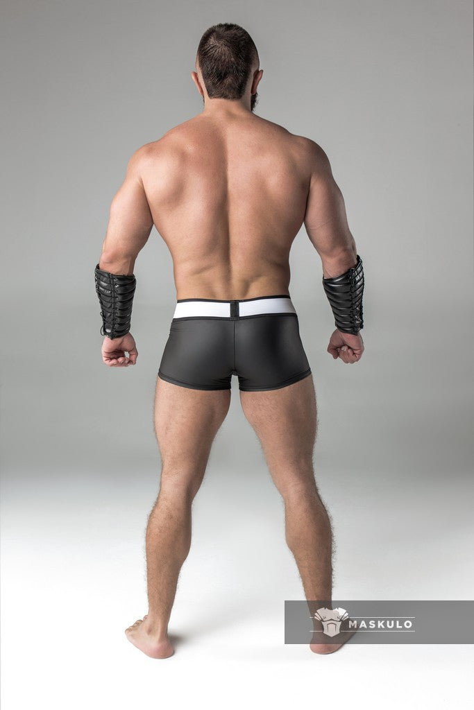 Armored. Trunk Shorts im Gummi-Look. Codpiece - Abnehmbar. Schwarz